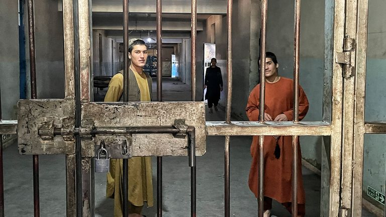 Hundreds sign statement demanding Taliban release political prisoners and end brutal practices of suppression