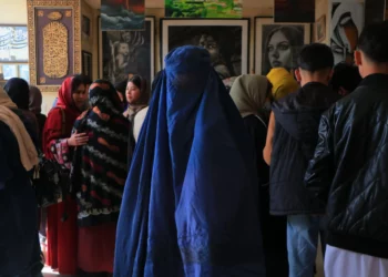 طالبانو څنګه د کور نارینه د ښځو پر زندان ساتونکو بدل کړي؟