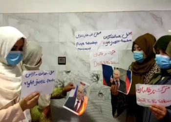 معترضه ښځې: د روسیې لخوا د طالبانو په رسمیت پیژندل له انساني او سیاسي اصولو سره ټکر کې عمل دی