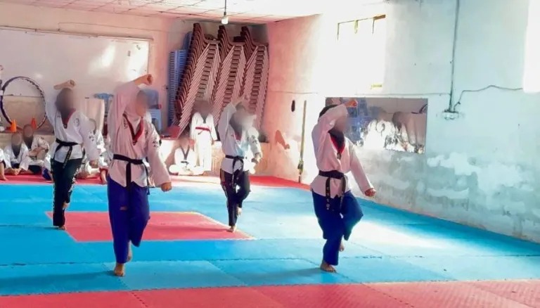 طالبانو هرات کې د تکواندو یوه ښځینه روزونکې او دوه نارینه نیولي دي