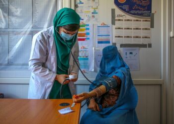  بنټ: افغانستان د ښځینه روغتیايي کارکوونکو له کمښت سره مخ دی