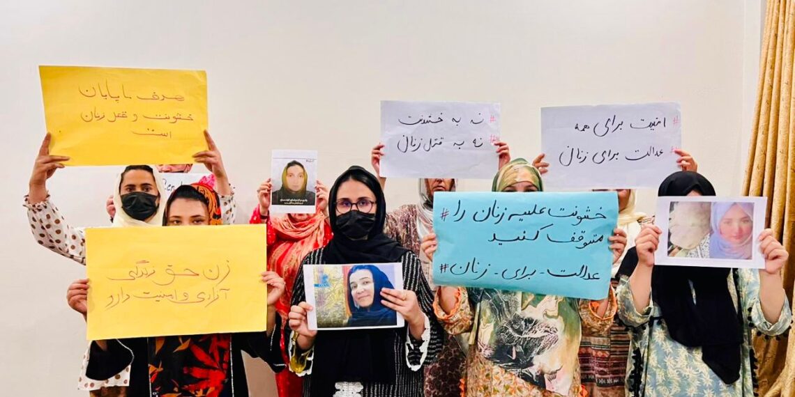معترضې ښځې: د ښځو سره د تاوتریخوالي په وړاندې چوپتیا ظلم لا آسانه کوي