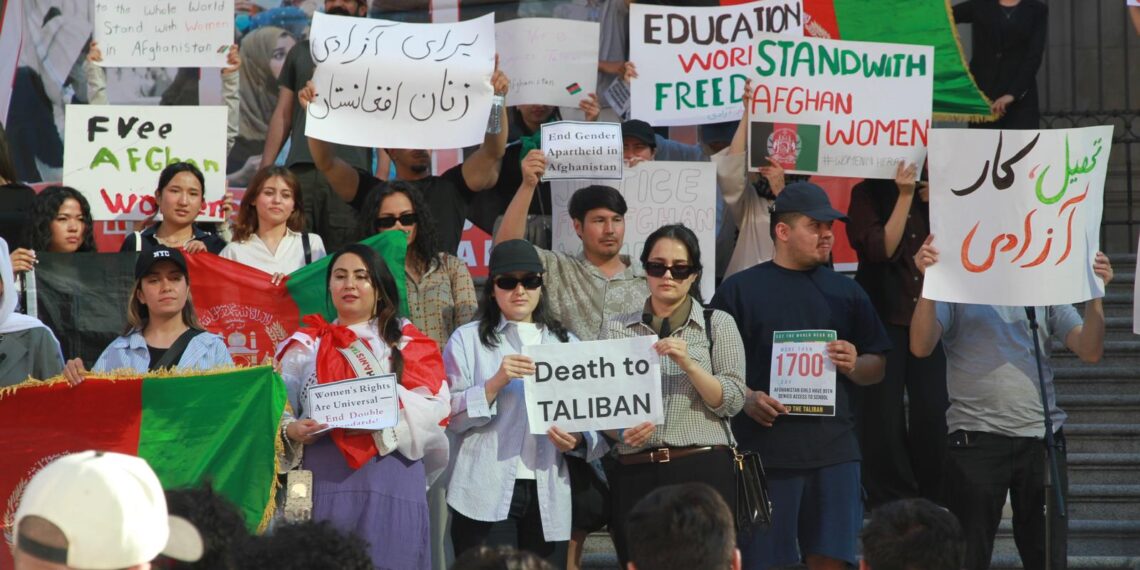 کاناډا کې افغان کډوال د هرات جبرئیل کې د ښځو نیولو او اعتراض ځپلو غبرګون کې اعتراض وکړ