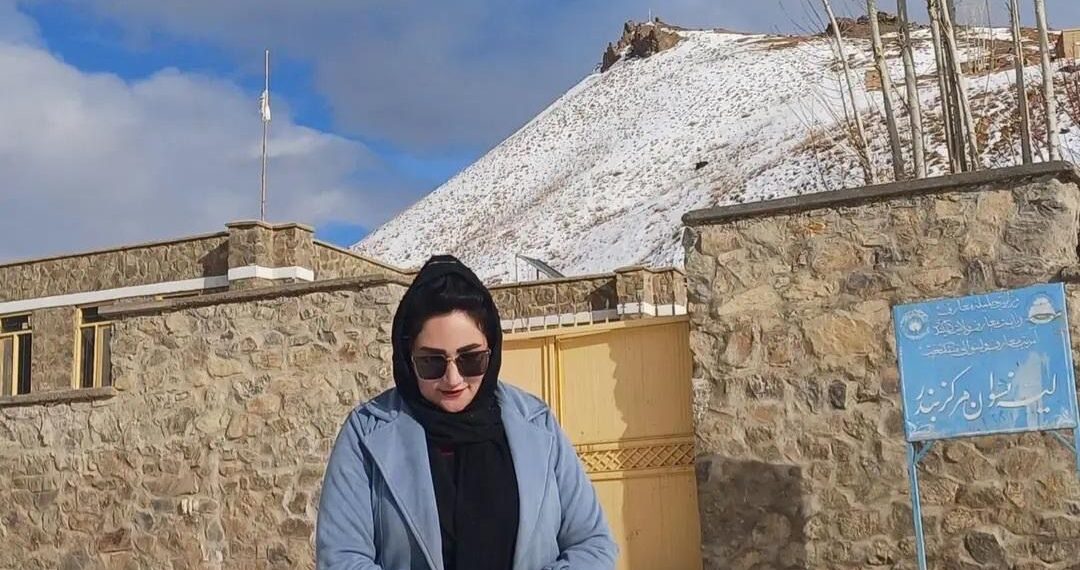 طالبانو دایکنډي کې د نجونو یوه ښوونځي آمره د ځیرک تلېفون لرلو په تور نیولې
