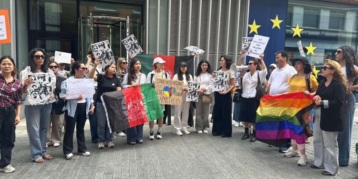 د آیرلنډ پارلمان کې د طالبانو او ماشومتوب ودونو عادي کولو پر ضد لاریون وشو