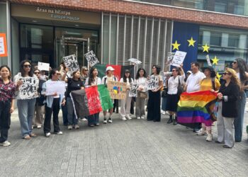 د آیرلنډ پارلمان کې د طالبانو او ماشومتوب ودونو عادي کولو پر ضد لاریون وشو