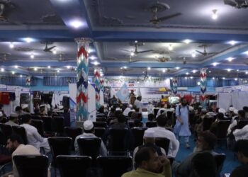ننګرهار کې له نندارتون نه د ښځو منع کول، لاسي صنایع نارینه وو پلورلې