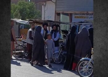 طالبانو د هرات جبرییل ښارګوټی کې یوه ځوانه نجلۍ د بې حجابۍ په تور نیولې