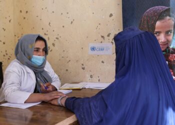 د طالبانو محدودیتونو او د بودجه کمښت افغانستان کې ښځو او ماشومانو ته روغیتايي خدمات له خنډ سره مخ کړي