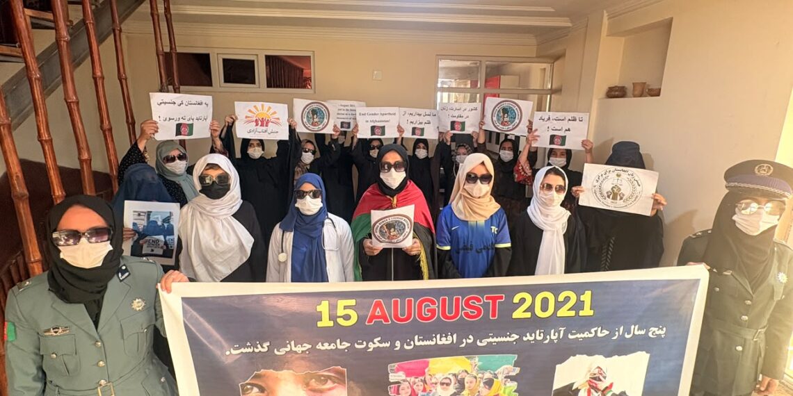 معترضې ښځې: د طالبانو محدودیتونه باید د نړیوالې ټولنې له خوا جنسیتي توپیر وګڼل شي