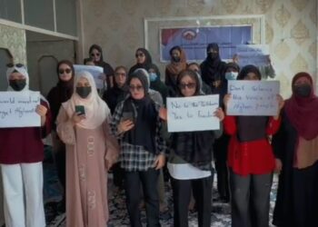 معترضې ښځې: د طالبانو په بیا راتګ سره د میلیونونه وګړو ژوند بحران ته ننوتی