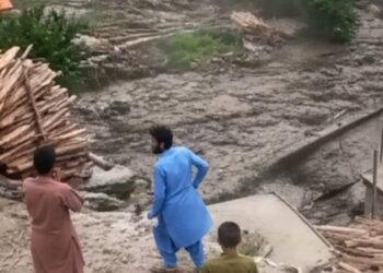 نورستان کې درې ماشومان سېلاب وړي دي