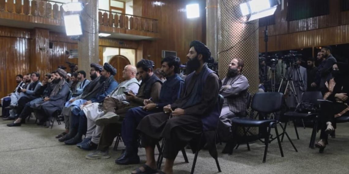 طالبانو په تېرو پنځو کلونو کې د خبریالانو او رسنیو له آزادۍ تر ۱۰۰ ځله زیاتې سرغړونې کړې