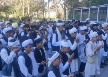 بلخ کې طالبانو د «سزا په ګواښ» په خپلو ملاتړو پروګرامو کې د زده کوونکو او ښوونکو ګډون اجباري کړ