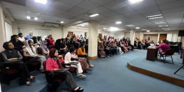 «د ښځو لپاره آسیايي پوهنتون» لسګونه افغان زده کړیالانې وباسي