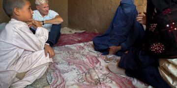 یان اګلنډ: د افغانانو د ژوند شرایط او اساسي حقونه ورځ تر بلې خرابېږي