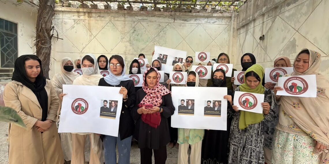 معترضو ښځو پاکستان کې د دو لادرکه افغان وګړو د برخلیک معلومولو غوښتنه وکړه