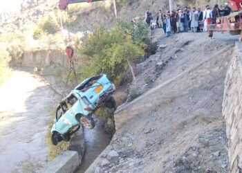 کندهار او پروان کې ترافیکي پېښو د یوې ښځې او دوه ماشومانو په ګډون ۱۱ تنه و وژل
