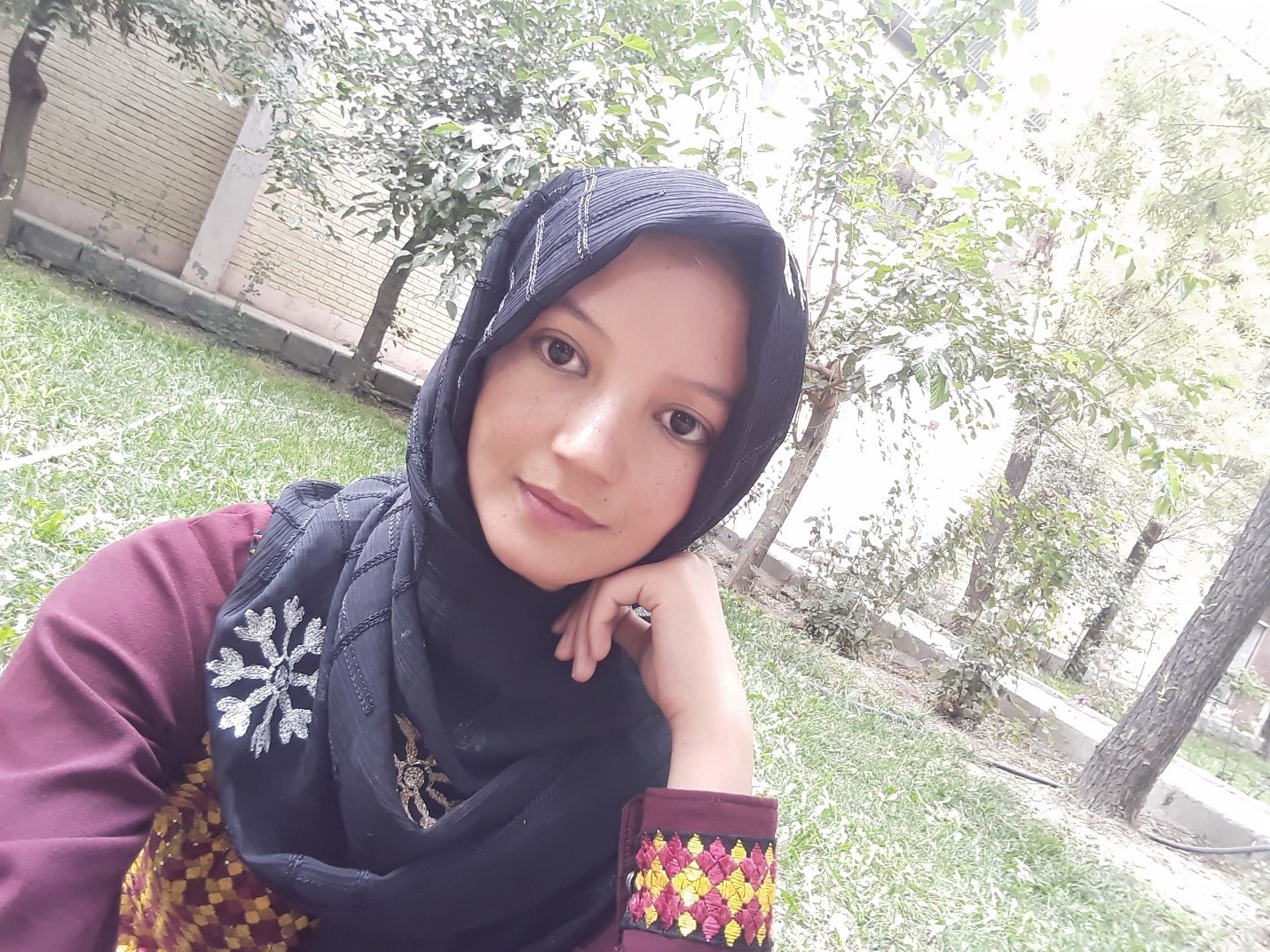 شهربانوی 18 ساله، قربانی حمله‌ی انتحاری 8 میزان در آموزشگاه کاج. عکس: ارسالی به رسانه رخشانه