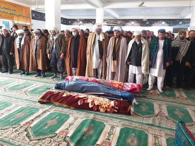 نماز چنازه قربانیان این رویداد در یکی از مساجد غرب کابل/ عکس: رسانه‌های اجتماعی
