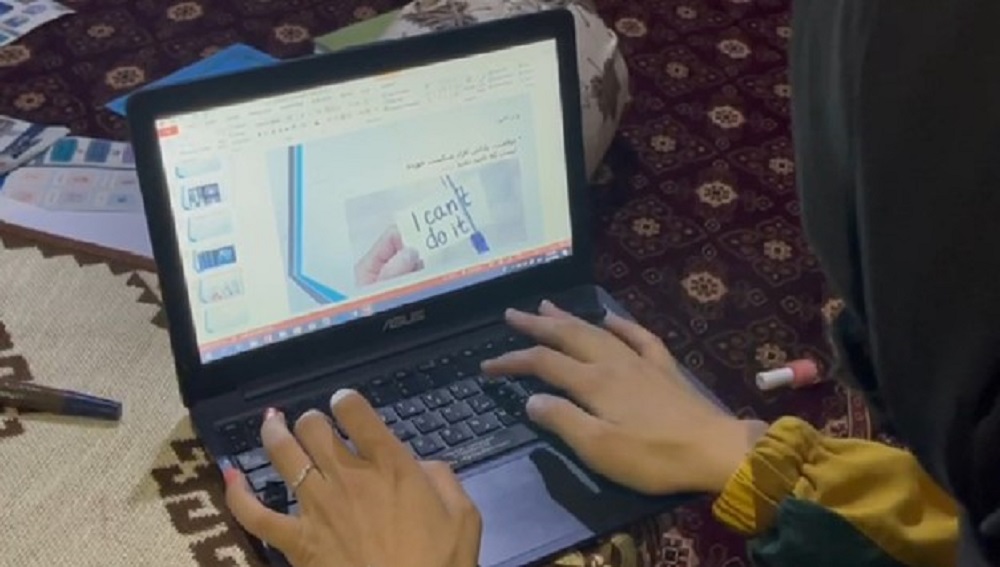 رونق تجارت آنلاین در میان دختران بلخی؛ محدودیت‌های طالبان را دور می‌زنیم