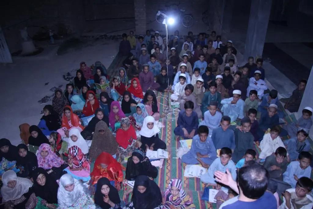 علمای قندهار خواستار بازگشایی صنف‌های محلی موسسات از سوی طالبان شدند