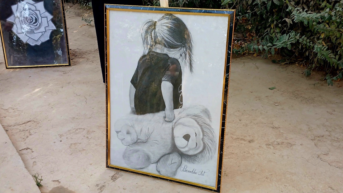 اثری از بنفشه، یکی از زنان نقاش در بلخ. عکس: ارسالی به رسانه‌ی رخشانه